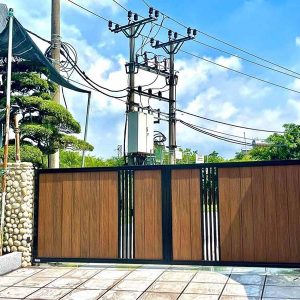 bộ cổng gỗ nhựa 2 cánh hiện đại cho biệt thự