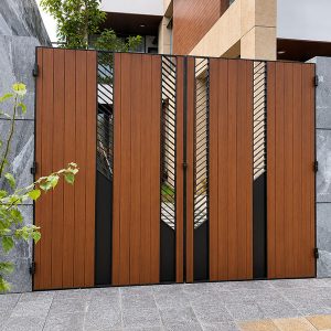bộ cổng gỗ nhựa hiện đại màu vàng gỗ đẹp mắt họa tiết cnc
